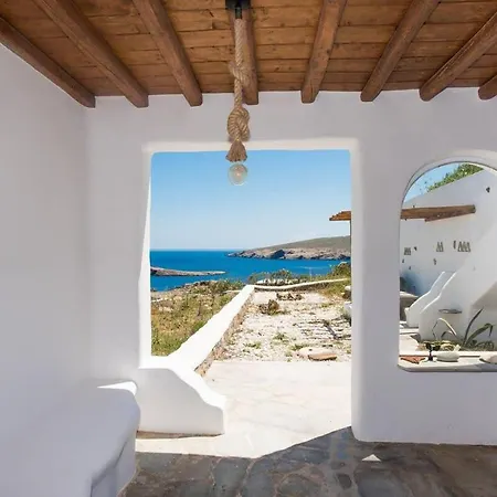 Amazing Views At Agios Sostis Beach In Mykonos Сasa de vacaciones
